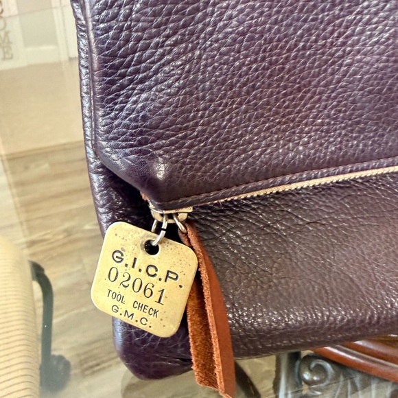 Chic Dark Brown Leather Shoulder Bag - Picture 3 of 7